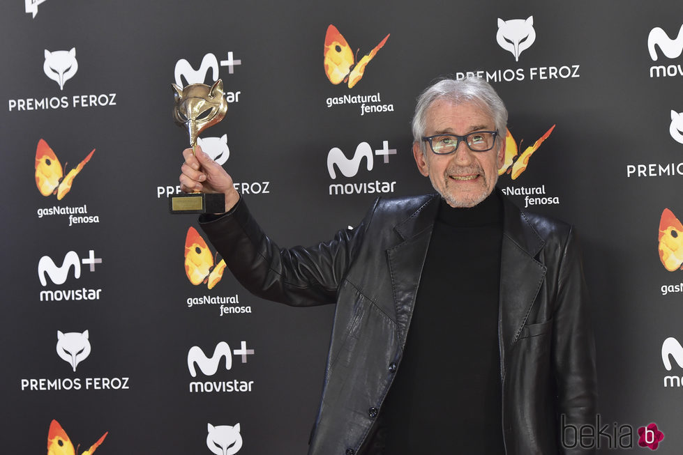 José sacristan con su Premio Feroz