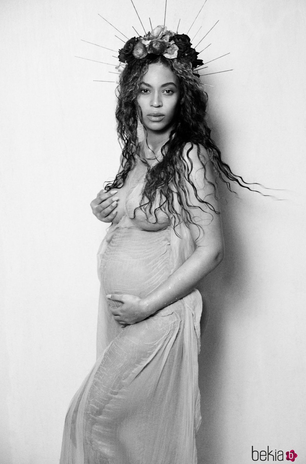 Beyoncé presume de embarazo en blanco y negro