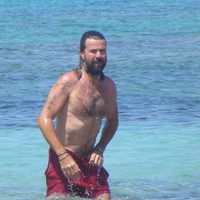 Pau Donés con el torso desnudo