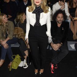 Carmen Lomana en el desfile de la firma Malne en la Madrid Fashion Week 2017/2018