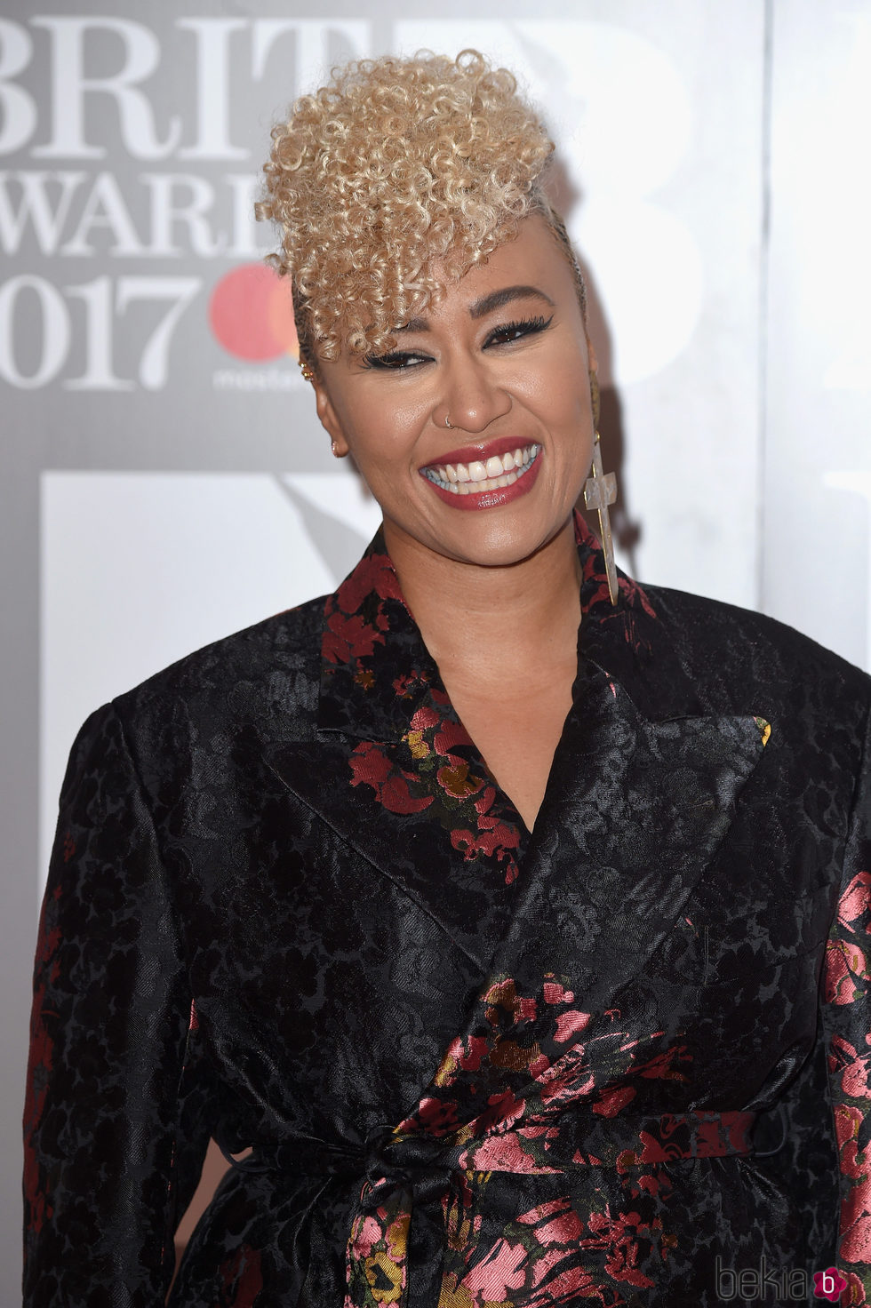 Emeli Sandé en la alfombra roja de los Brit Awards 2017