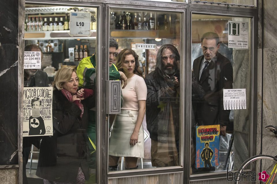 Carmen Machi y Blanca Suárez rodando la película 'El Bar'