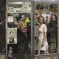 Carmen Machi y Blanca Suárez rodando la película 'El Bar'
