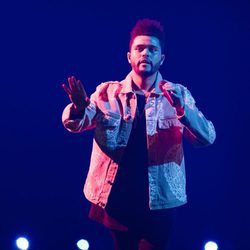 The Weeknd actuando en la Semana de la Moda de París