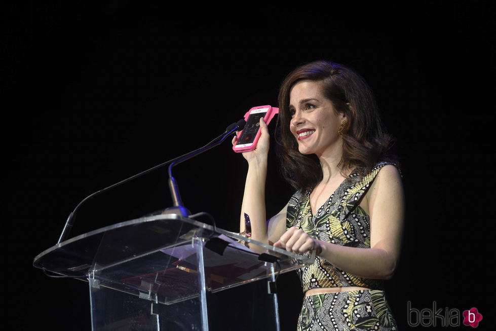 Nuria Gago con su premio de la Unión de Actores 2017