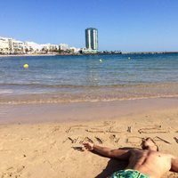 El tronista ('MYHYV) Yera Fontes en la playa