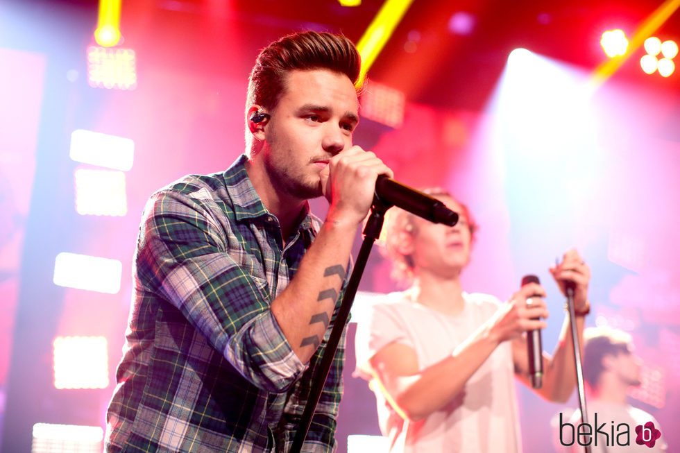 Liam Payne actuando en 'One Direction iHeartRadio Album Release Party'