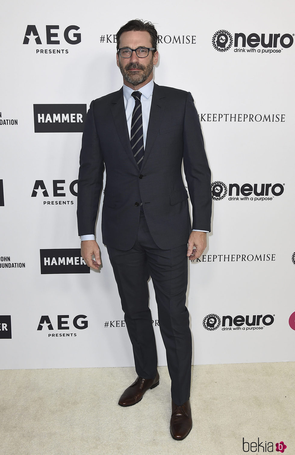 Jon Hamm en la fiesta del 70 cumpleaños de Elton John