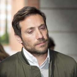 Antonio David Flores muy preocupado a la salida de los Juzgados de Alcobendas