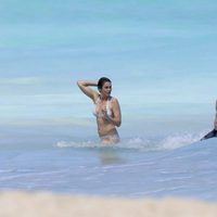 Cindy Crawford y Rande Gerber disfrutando de las aguas de San Bartolomé