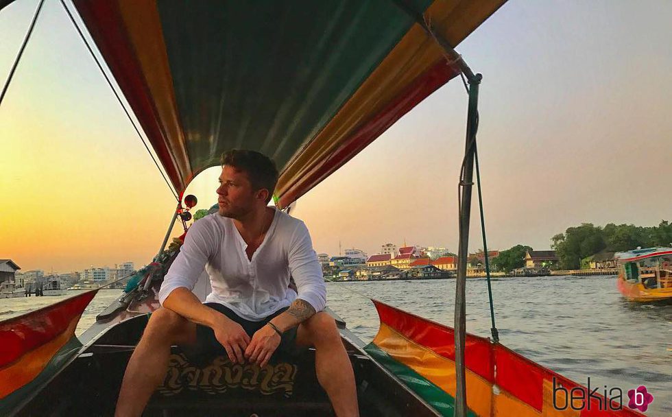 Ryan Phillippe montado en una barca