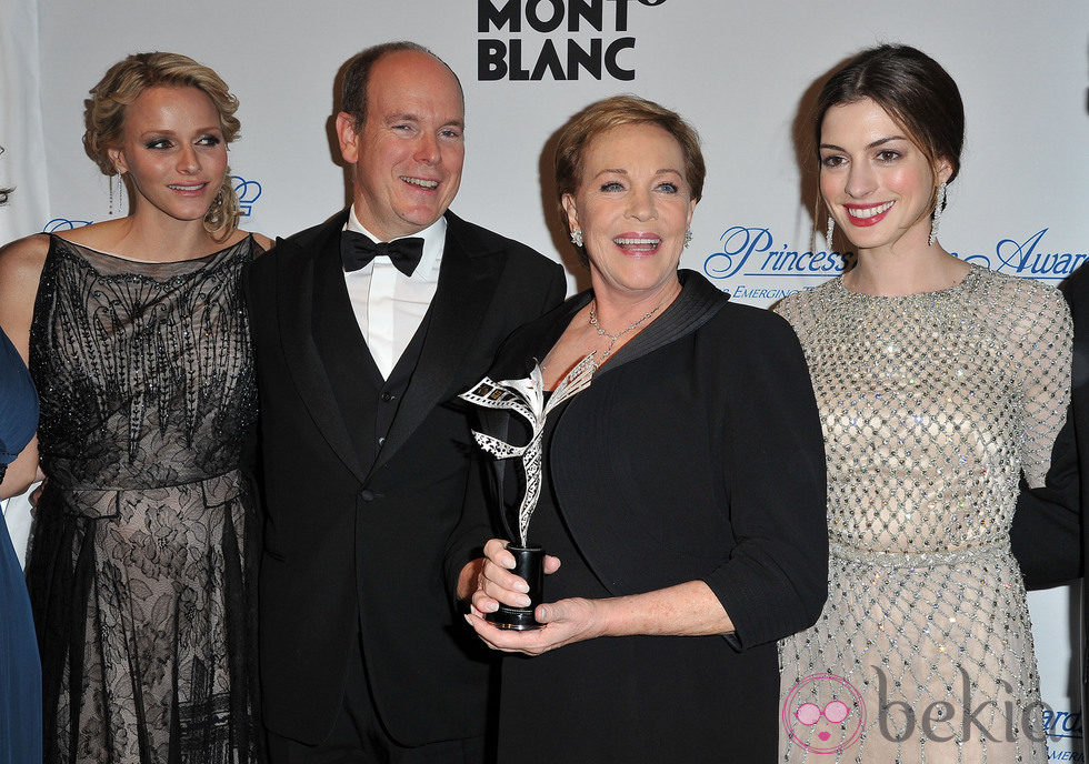 Los Príncipes de Mónaco, Julie Andrews y Anne Hathaway en los premios Princesa Grace en Nueva York