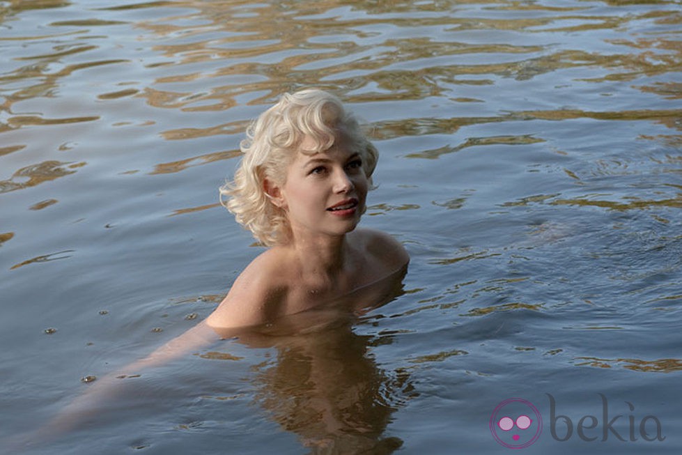 Michelle Williams bañándose desnuda en una escena de 'My week with Marilyn'