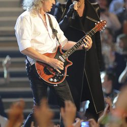 Brian May y Adam Lambert en la gala de los MTV Europe Music Awards 2011
