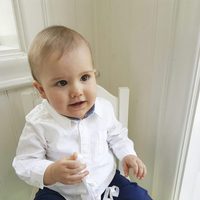 Alejandro de Suecia con un regalo de cumpleaños