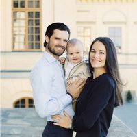 Carlos Felipe de Suecia y Sofia Hellqvist con su hijo Alejandro en su primer año de vida