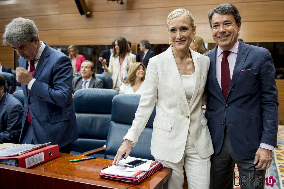 Cristina Cifuentes e Ignacio González en la sesión de investidura