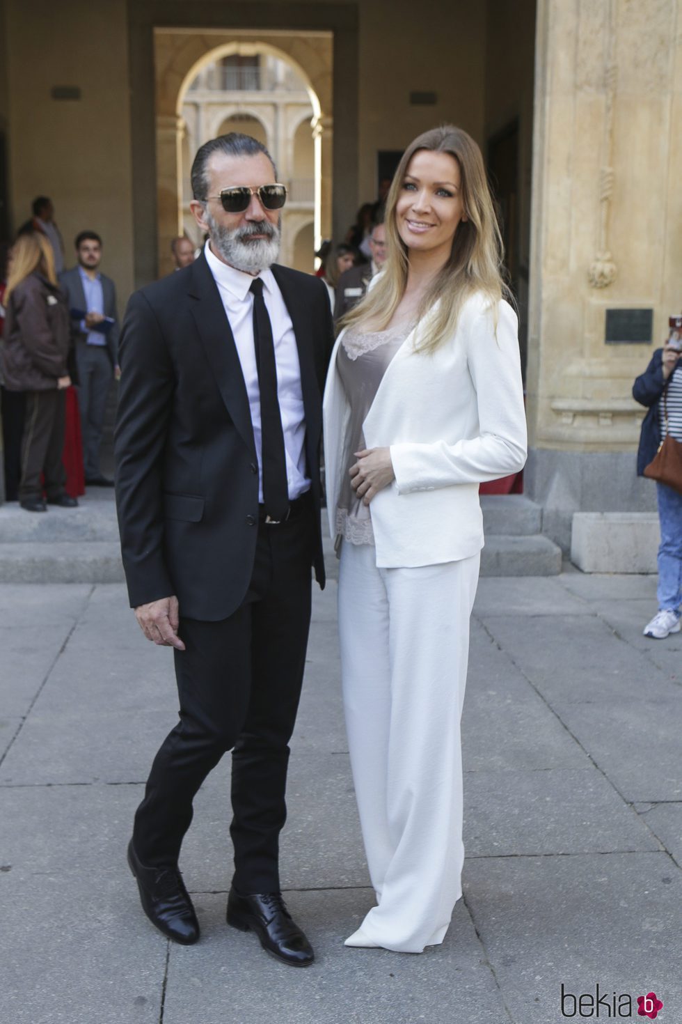 Antonio Banderas acompañado por Nicole Kimpel en la entrega del galardón Camino Real