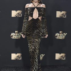 Shay Mitchell en la alfombra roja de los MTV Movie Awards 2017