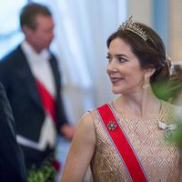 Mary de Dinamarca en una cena de gala por el 80 cumpleaños de los Reyes de Noruega