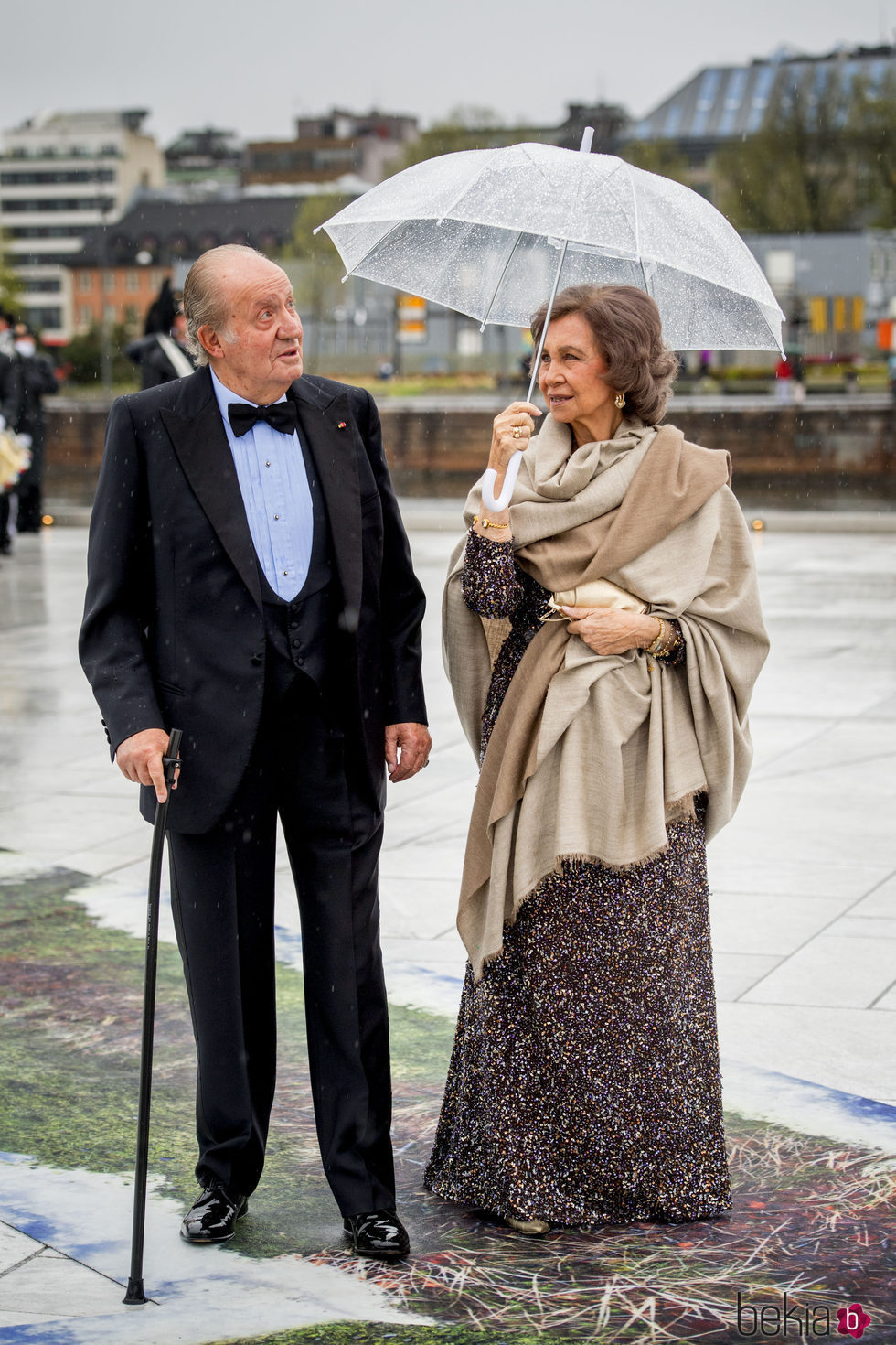 Los Reyes Juan Carlos y Sofía comentan el mal tiempo en la cena en honor a los Reyes de Noruega por su 80 cumpleaños