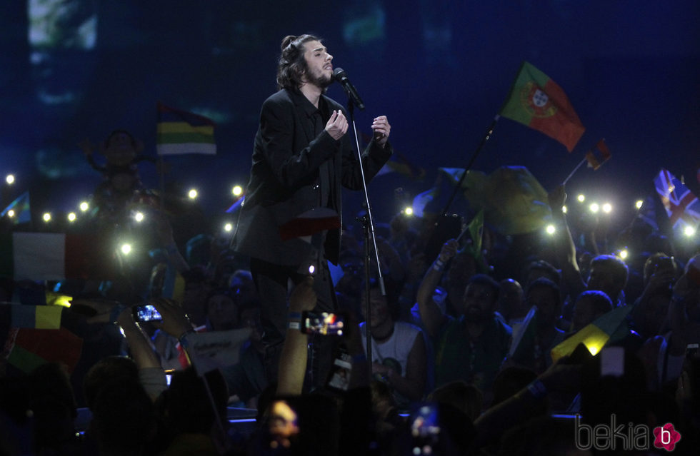 Salvador Sobral durante su actuación en el Festival de Eurovisión 2017