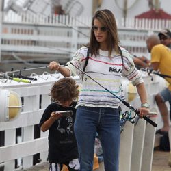 Alessandra Ambrosio de vacaciones en Malibú
