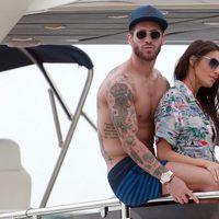 Sergio Ramos muestra su torso desnudo con Pilar Rubio en Ibiza