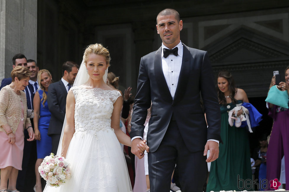 Yolanda Cardona y Víctor Valdés tras darse el 'sí, quiero'