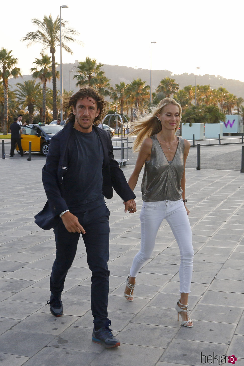 Carles Puyol y Vanesa Lorenzo en la fiesta preboda de Bartra y Melissa Jiménez