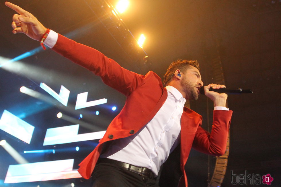 David Bisbal actuando en el Palau Sant Jordi