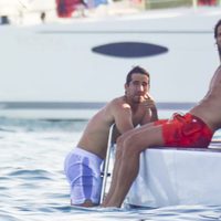 Feliciano López luce paquete abultado junto a Marc López en Formentera