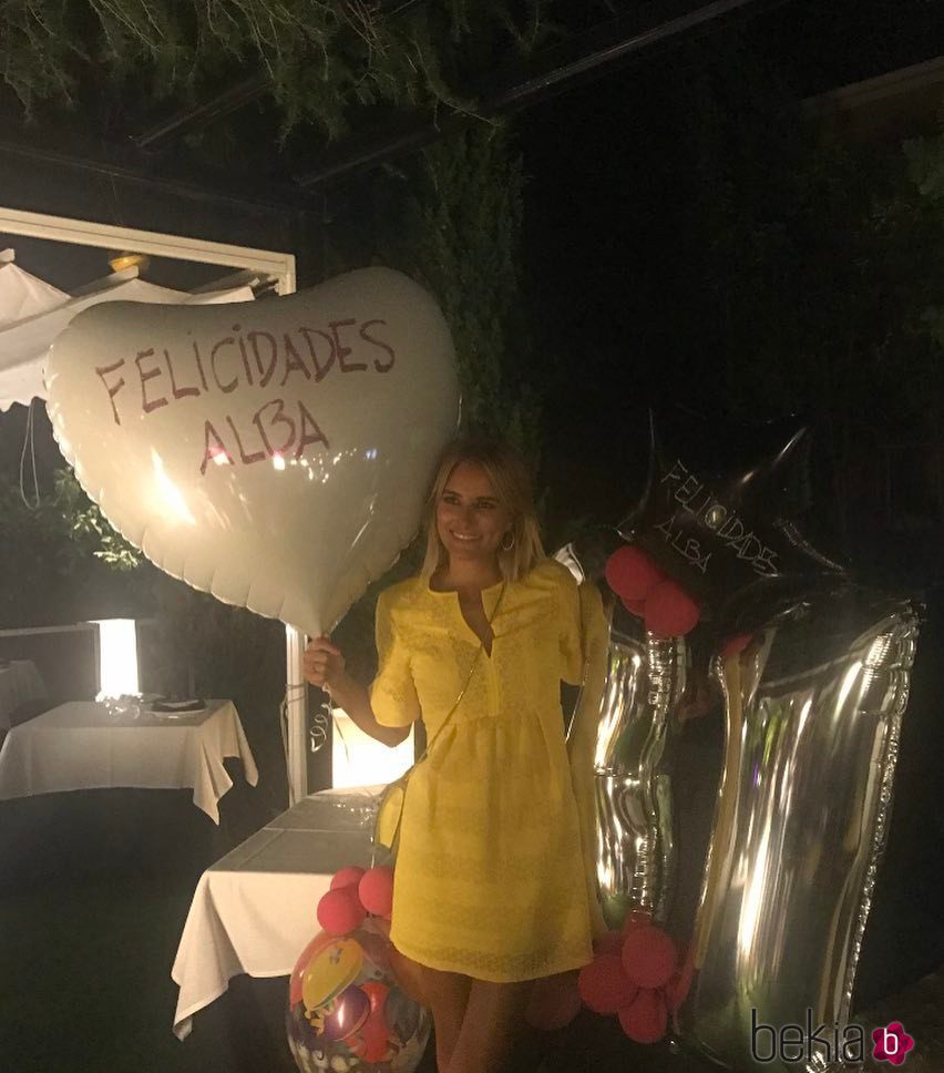 Alba Carrillo celebrando su 31 cumpleaños tras el final de 'Supervivientes 2017'