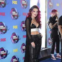 Bella Thorne en los Premios Teen Choice 2017