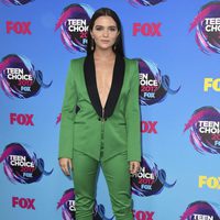 Katie Stevens en los Premios Teen Choice 2017