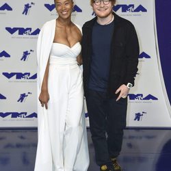 Jennie Pegouskie y Ed Sheeran en los MTV VMA 2017