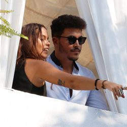 Gloria Camila y Kiko Jiménez en la procesión de la Virgen de Regla 2017
