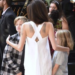 Angelina Jolie con Shiloh y Vivienne en el Festival Internacional de cine de Toronto
