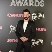 Álvaro Morte en los Premios Cosmopolitan 2017