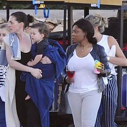 Anne Hathaway en Mallorca junto a su hijo