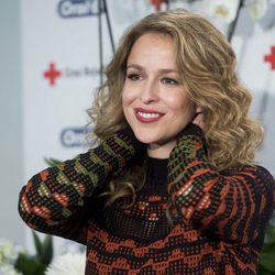 Silvia Abascal, muy feliz en un acto solidario