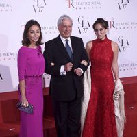 Isabel Preysler, Mario Vargas Llosa y Tamara Falcó acudiendo a la ópera