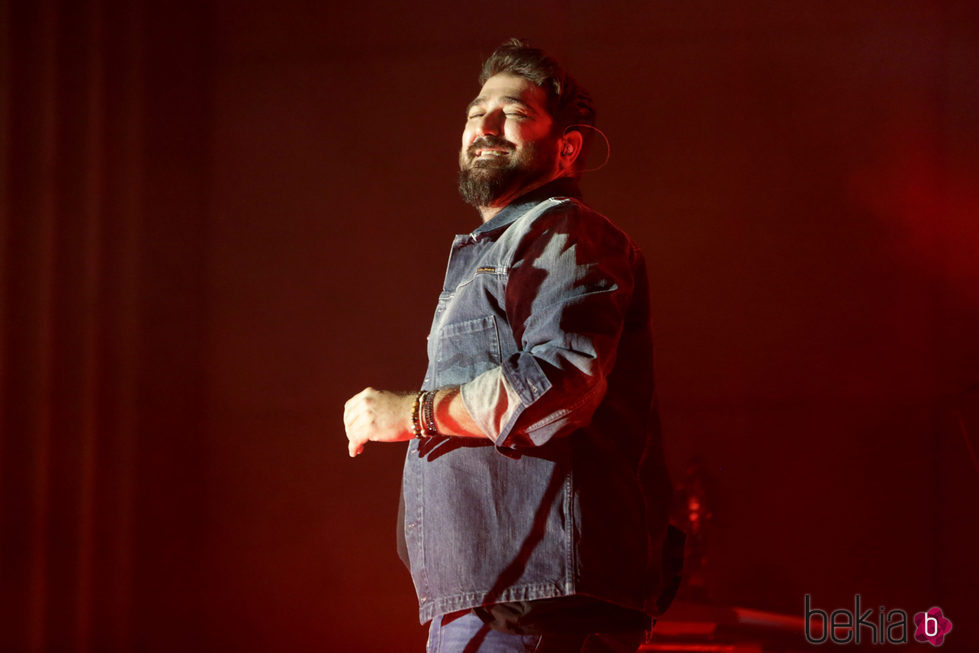 Antonio Orozco, sonriente durante un concierto en el Casino de Madrid