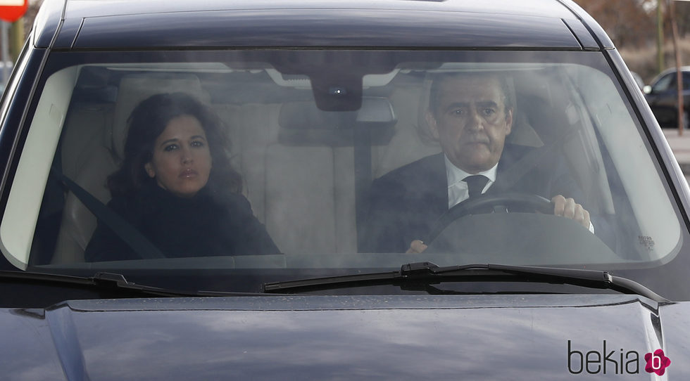 Jaime Martínez Bordiú acudiendo al tanatorio tras la muerte de Carmen Franco