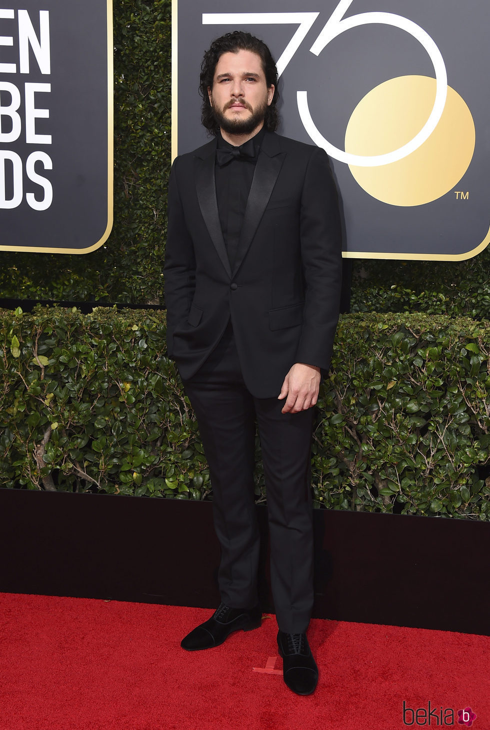 Kit Harrington el la alfombra roja de los Globos de Oro 2018