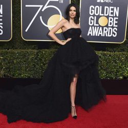 Kendall Jenner en la alfombra roja de los Globos de Oro 2018