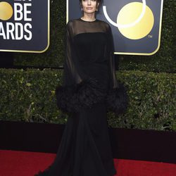Angelina Jolie en los Globos de oro 2018