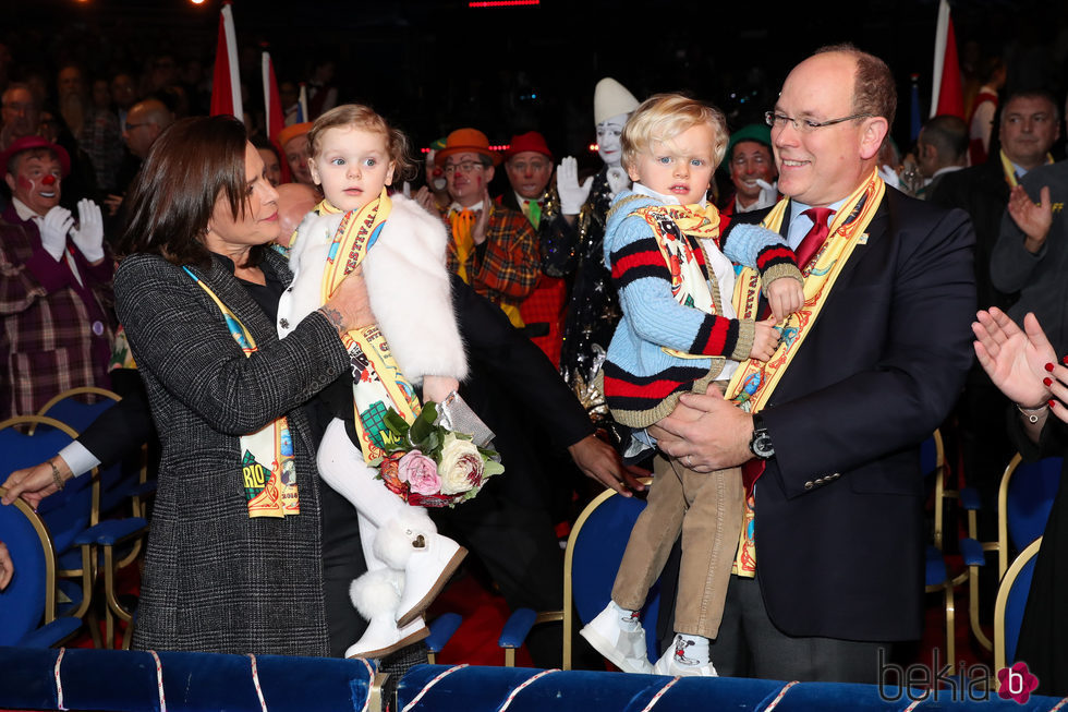Alberto y Estefanía de Mónaco con los Príncipes Jacques y Gabriella en el Festival de Circo de Monte-Carlo 2018