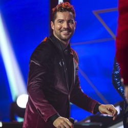 David Bisbal saluda al final de la gala de 'OT 2017' donde no pudo cantar
