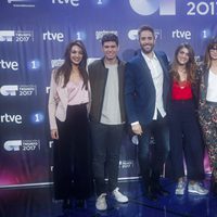 Los finalistas de 'OT 2017' junto a Roberto Leal y Noemí Galera en la rueda de prensa final